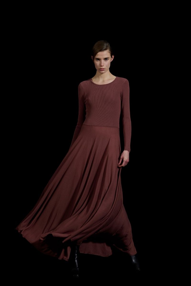 FIT-AND-FLARE KNITTED DRESS IN BROWN