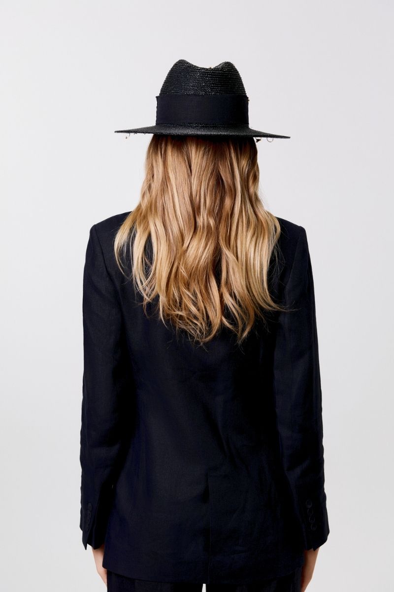 BLACK FEDORA WITH SHELLS AND 24K GOLD-PLATED ACCESSORIES