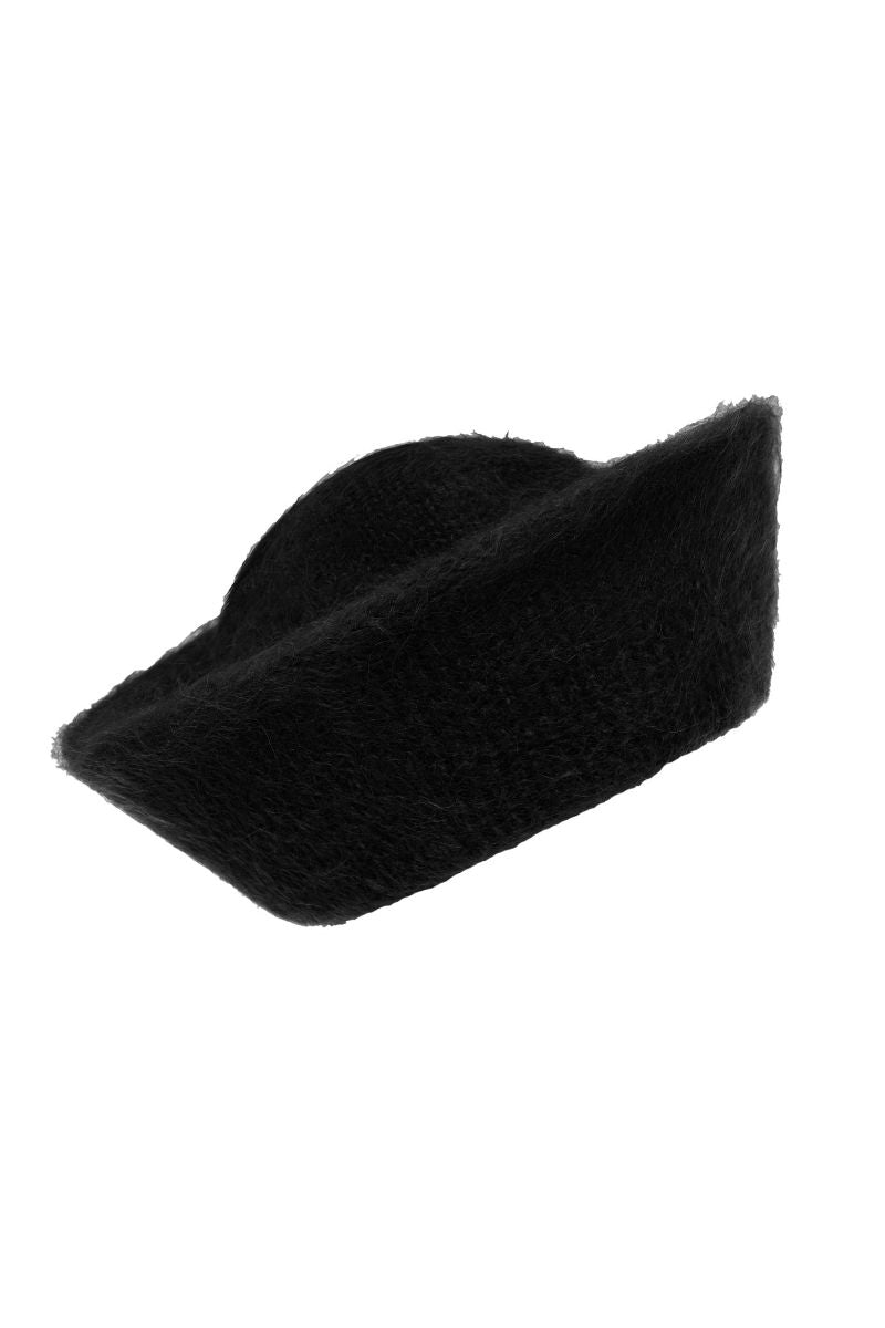 HANDMADE KNITTED HAT IN BLACK