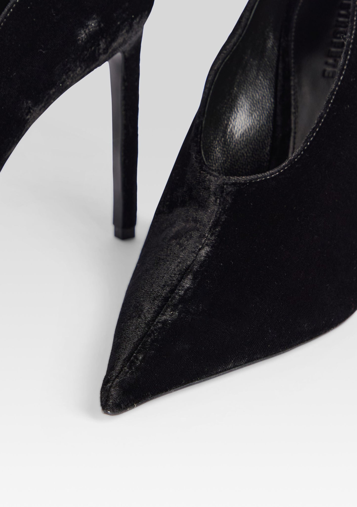 Mollie Velvet Pump