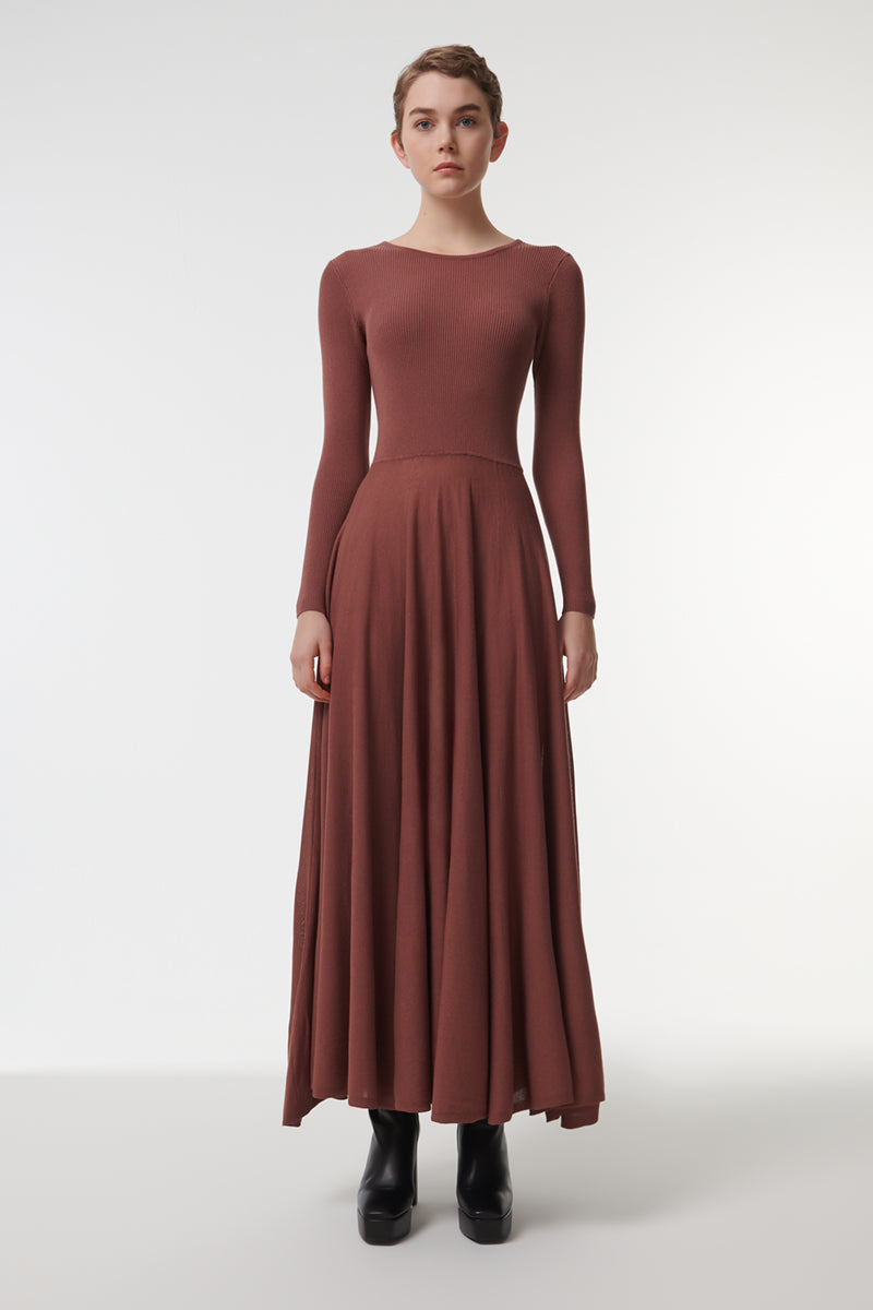 FIT-AND-FLARE KNITTED DRESS IN BROWN