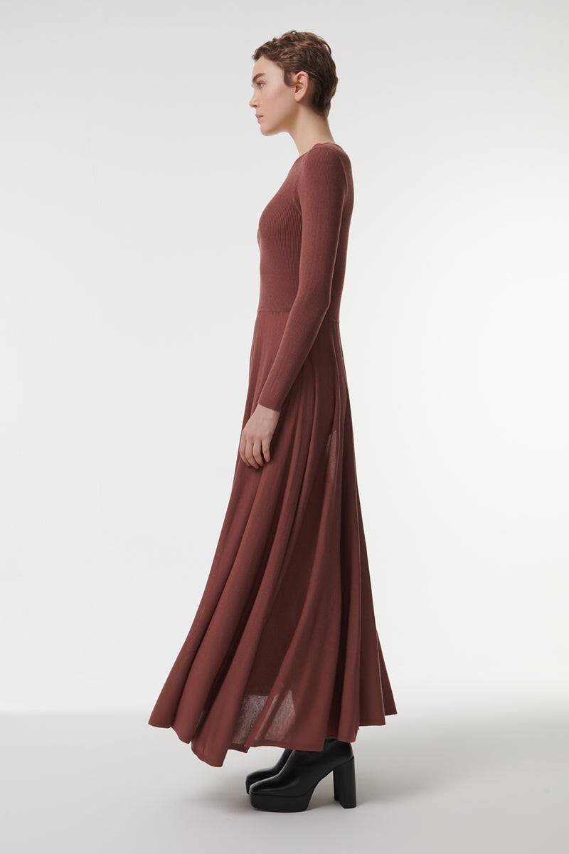 FIT-AND-FLARE KNITTED DRESS IN BROWN