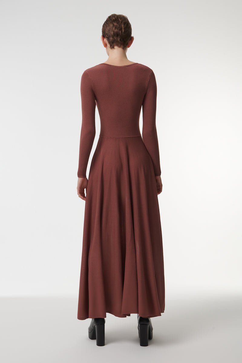 FIT-AND-FLARE KNITTED DRESS IN BROWN