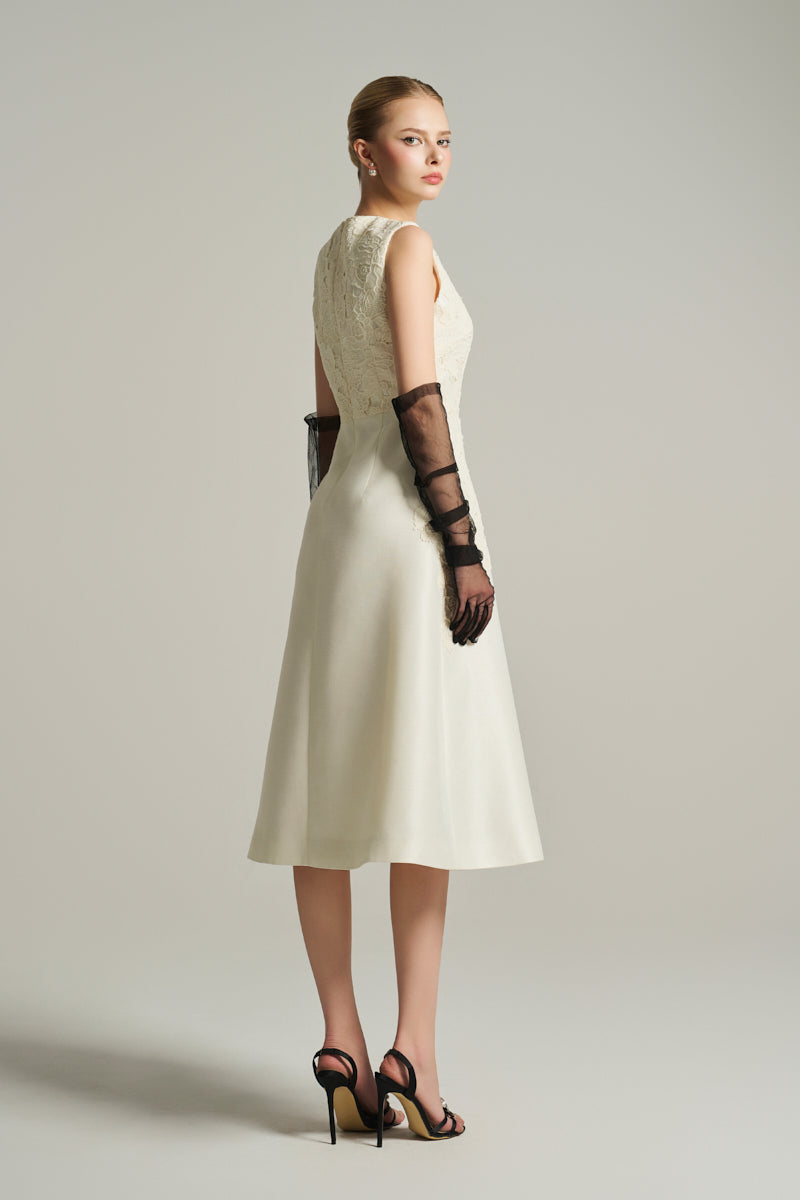 SLEVEVELESS KNEE LENGTH DRESS IN IVORY