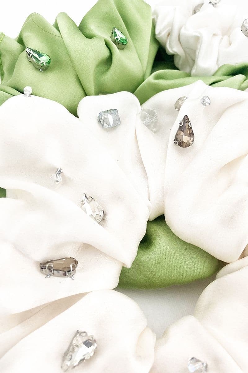 FIONNUALA COMB AND HARLOW OVERSIZED SILK SCRUNCHIE SET