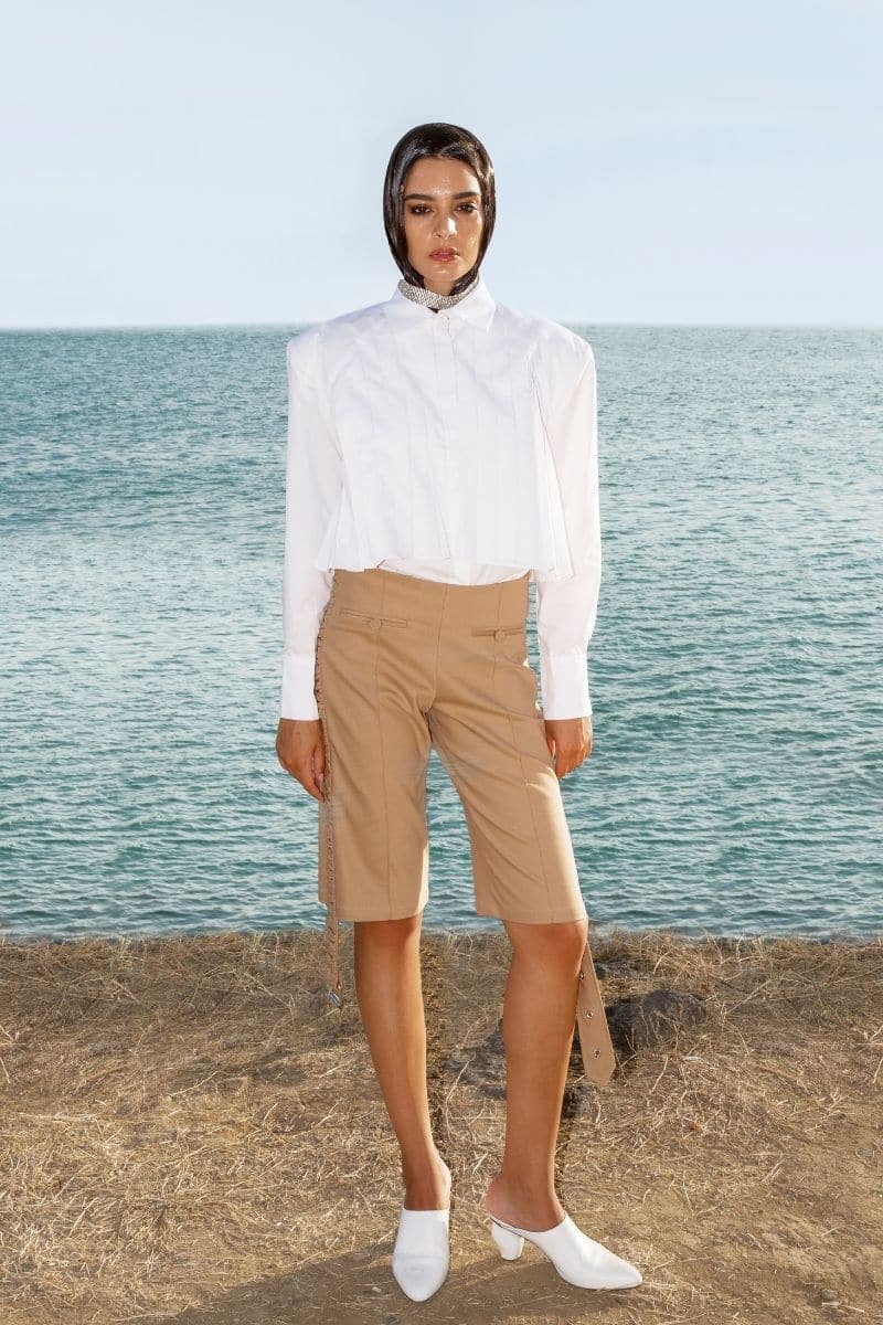 BEIGE BELTED SHORTS