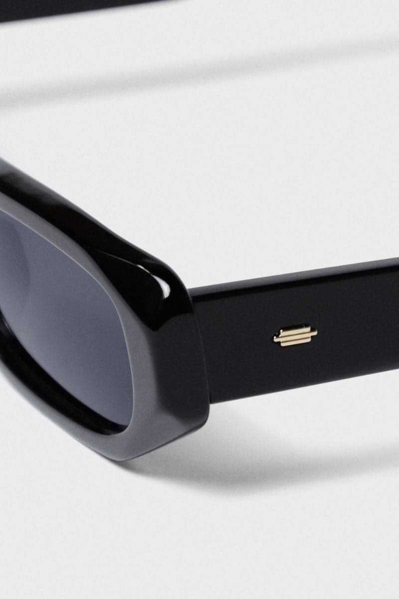 BLACK ORE ROUNDED CATEYE SUNGLASSES