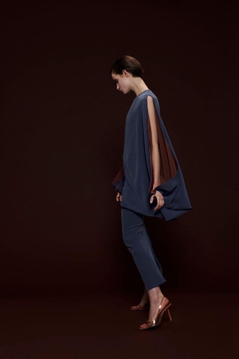COLOR-CONTRAST SLEEVE KAFTAN IN BLUE