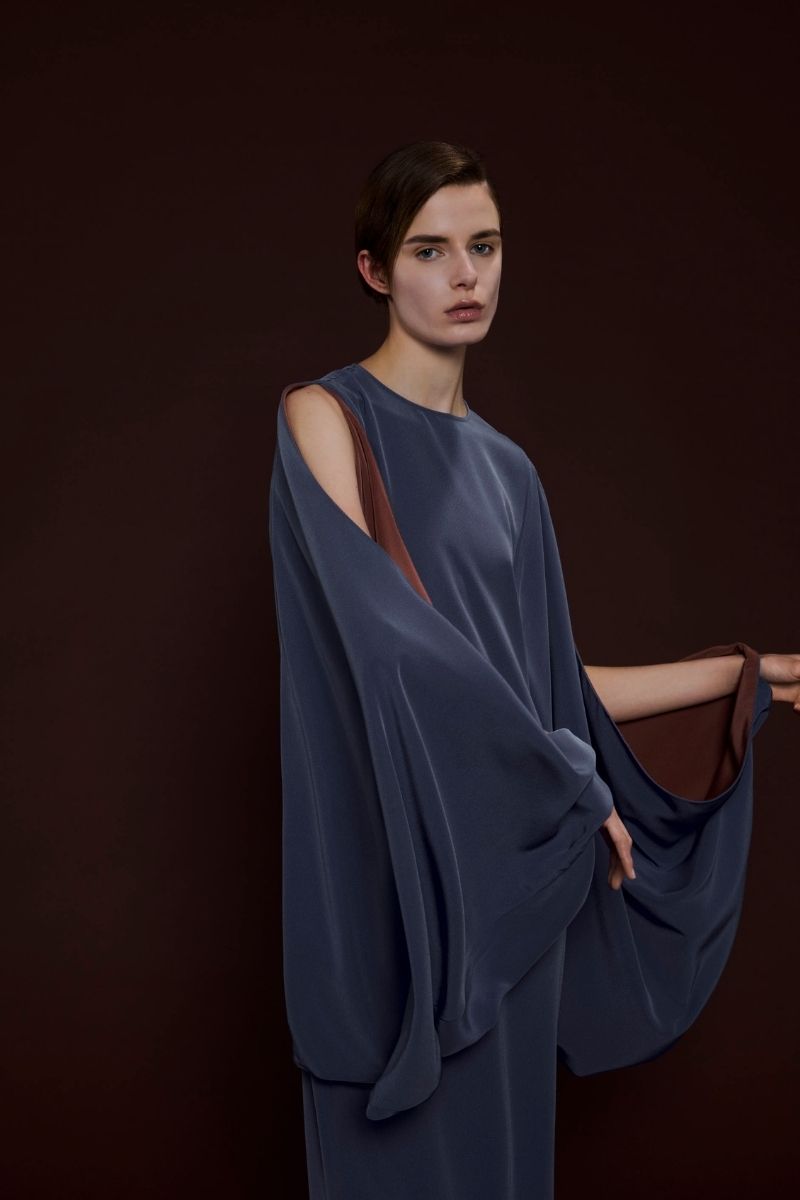COLOR-CONTRAST SLEEVE KAFTAN IN BLUE
