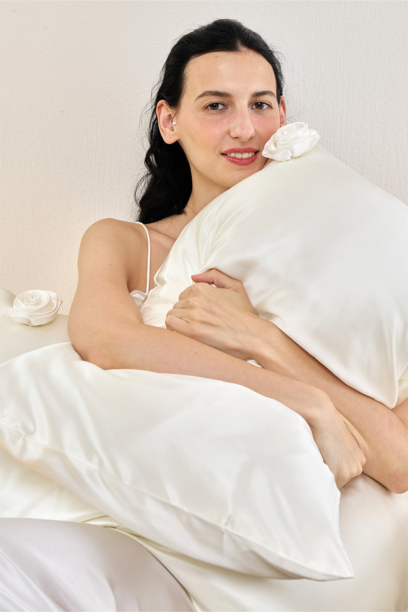TUSCAN ROSE SILK PILLOWCASE IN WHITE