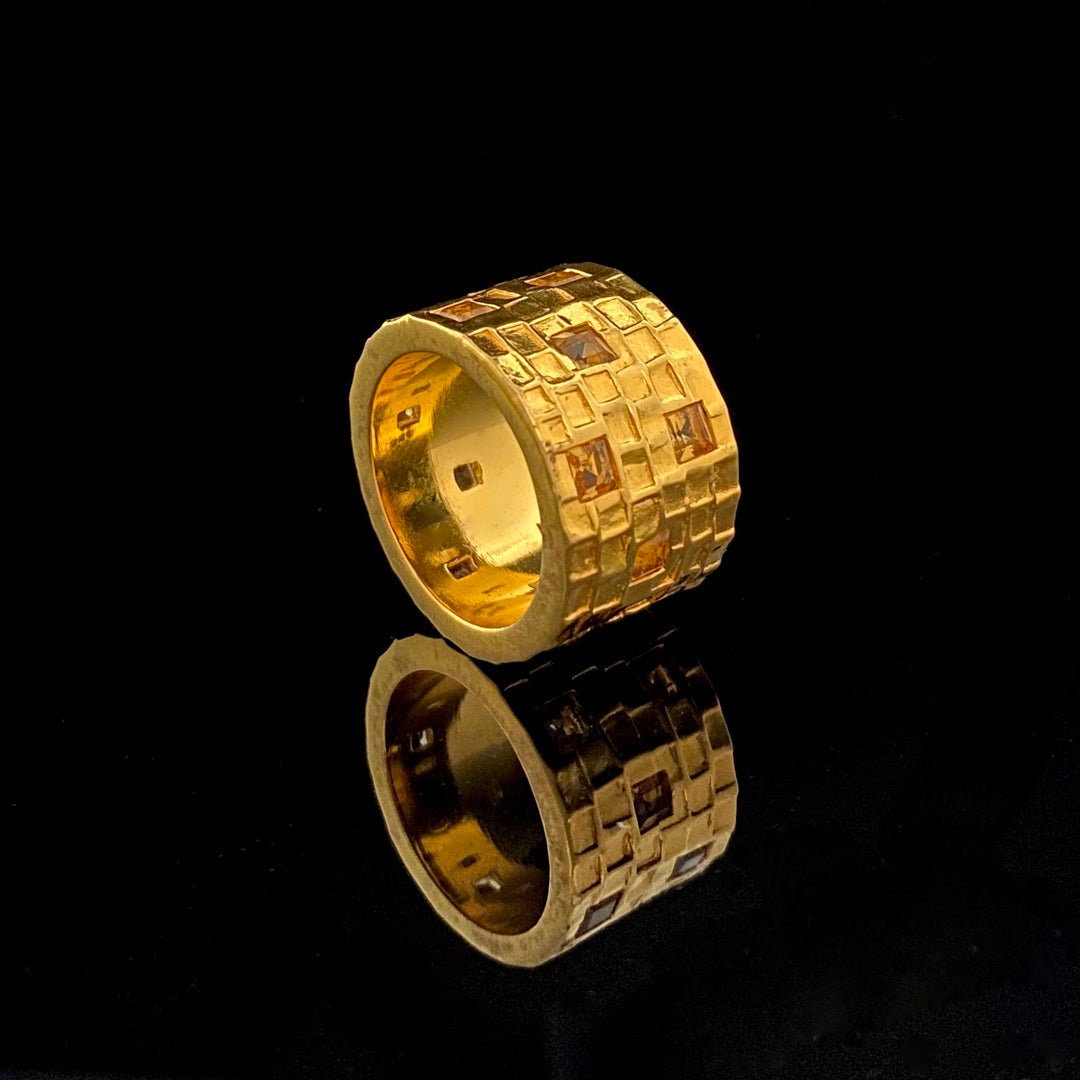 Tay Gemset Chiselled Tube Ring