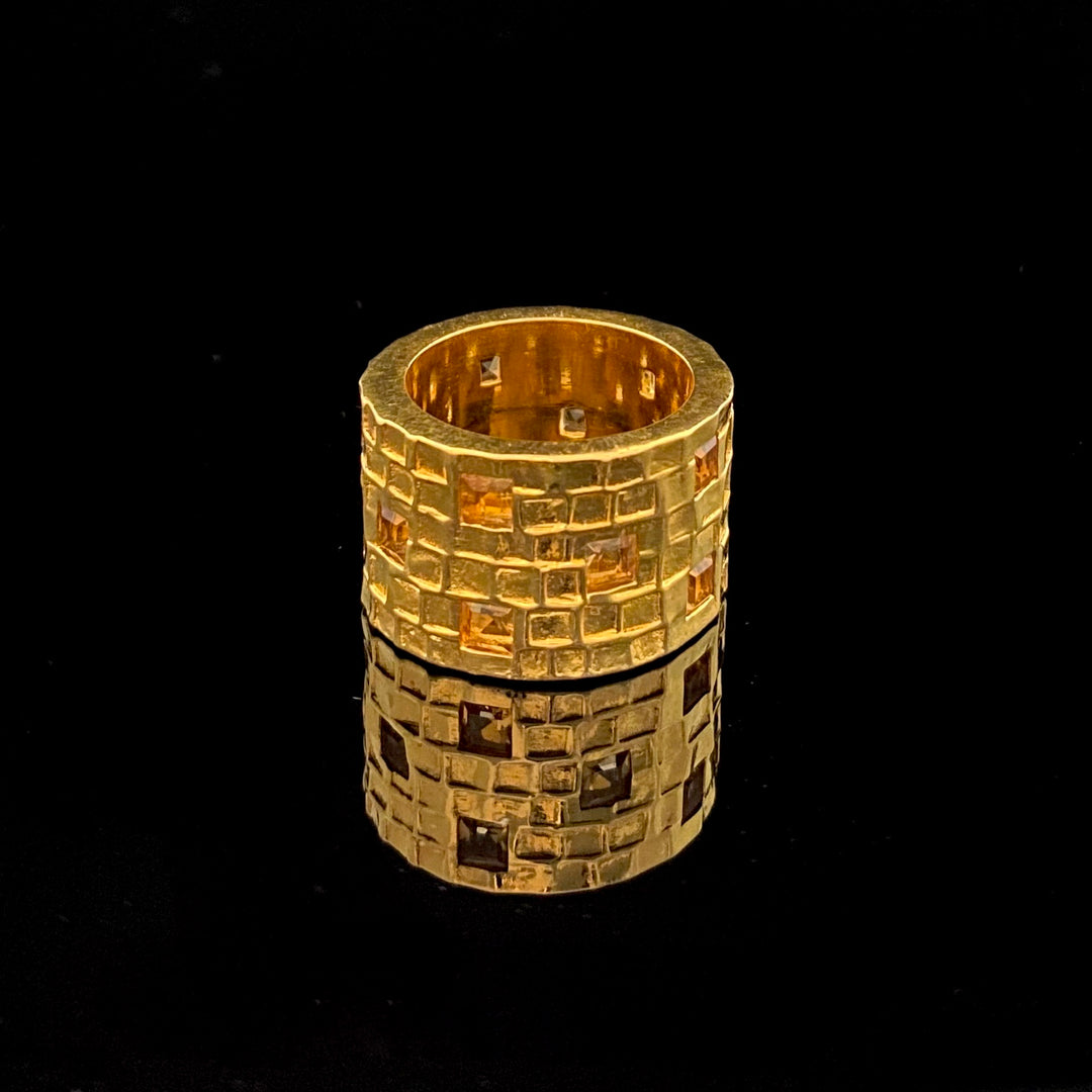 Tay Gemset Chiselled Tube Ring