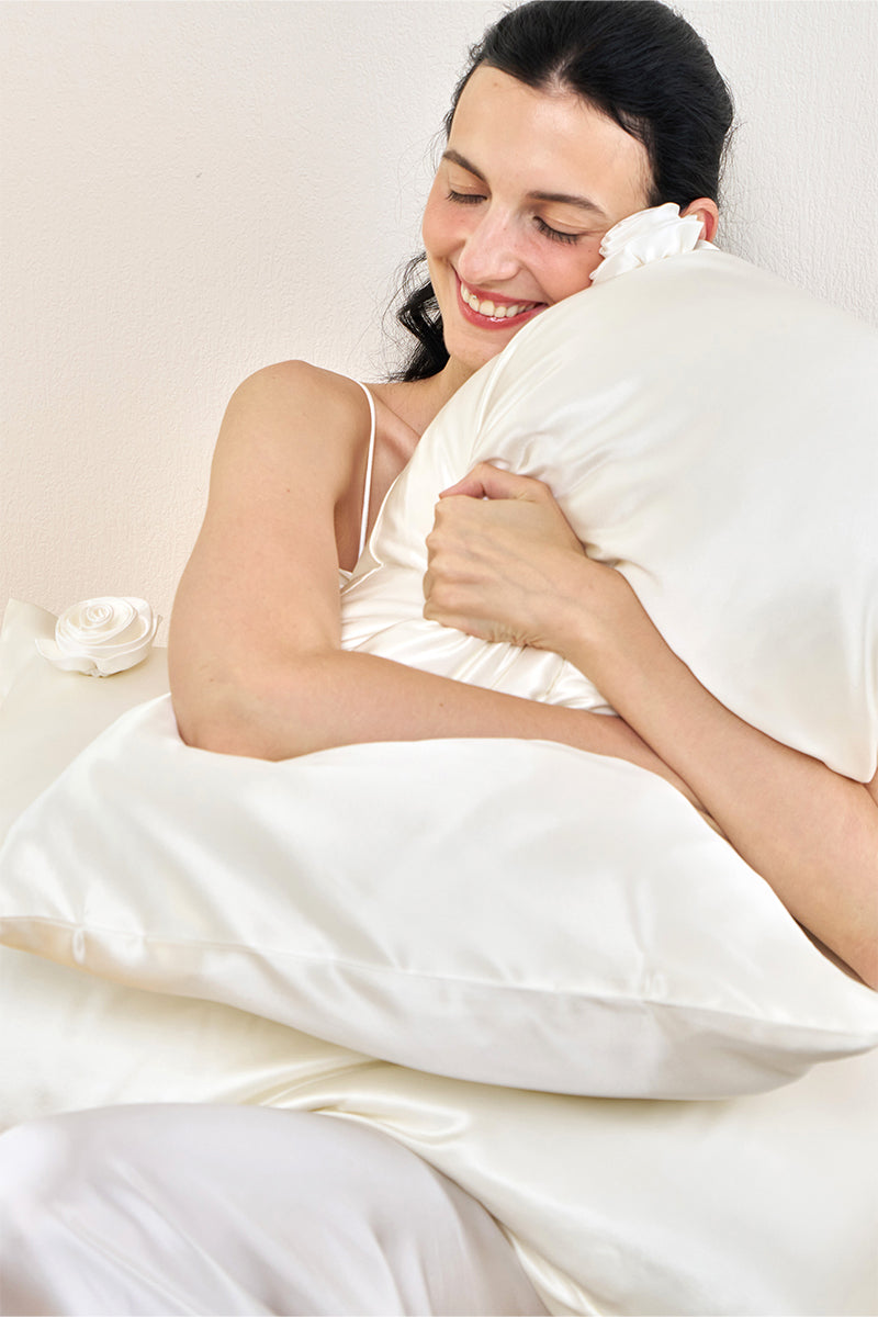 TUSCAN ROSE SILK PILLOWCASE IN WHITE