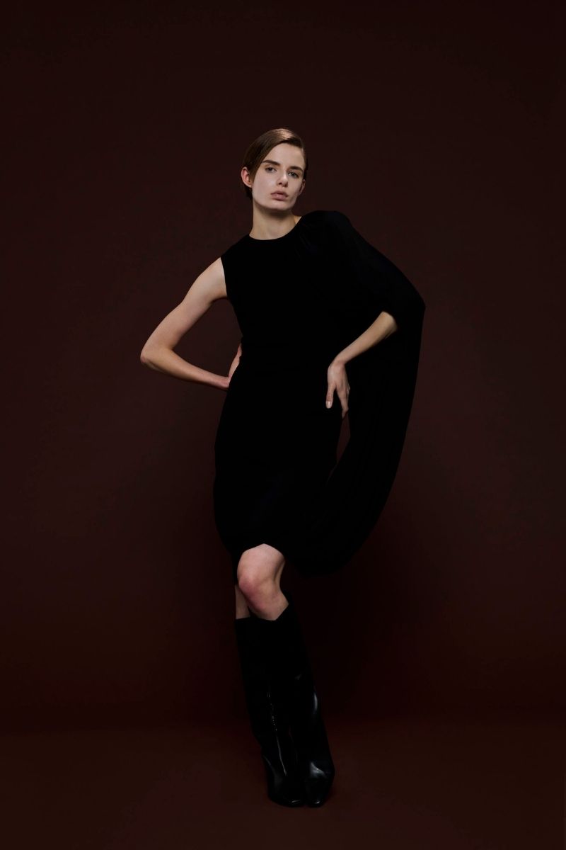 ASYMMETRIC SHOULDER HOOP KNIT DRESS IN BLACK