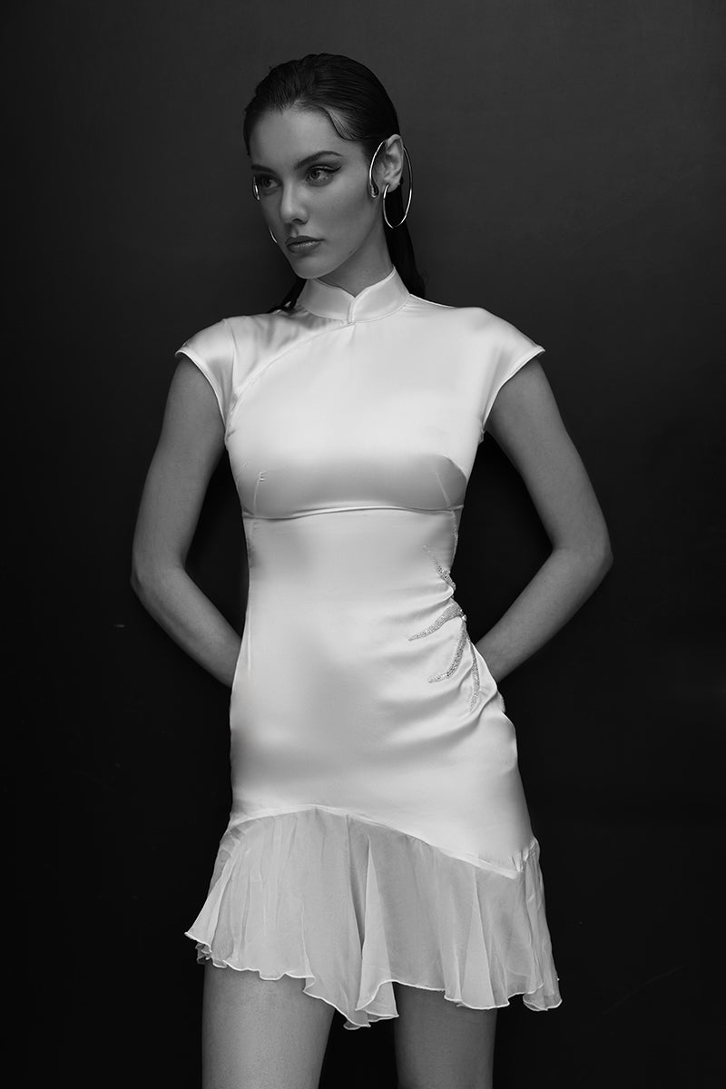 THE SUNDRESS IN WHITE