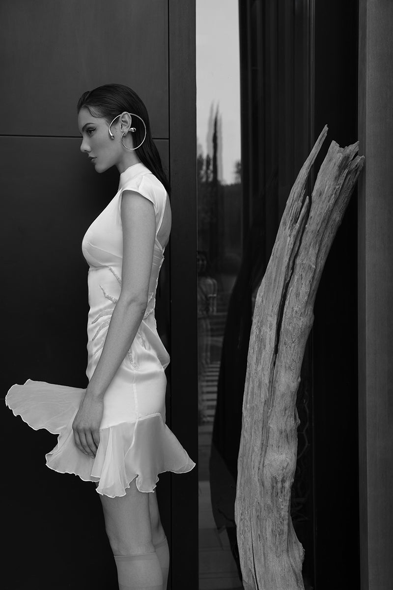 THE SUNDRESS IN WHITE