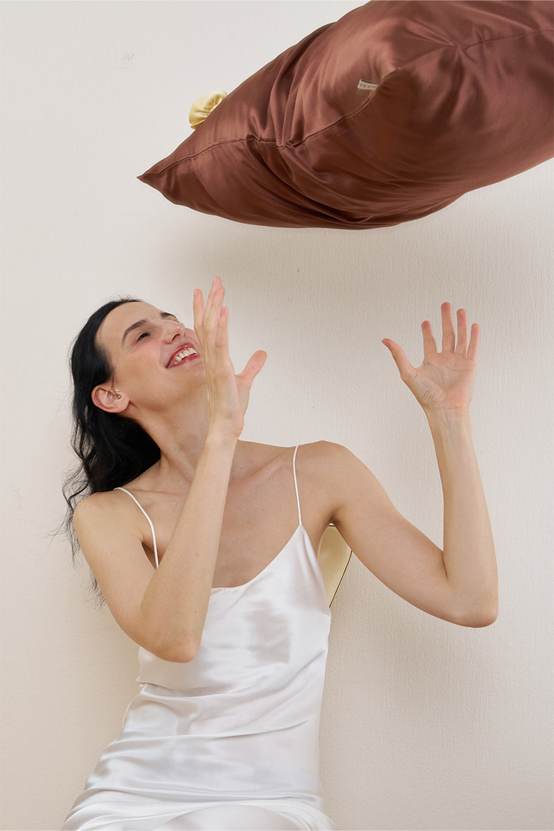 TUSCAN ROSE SILK PILLOWCASE IN BROWN
