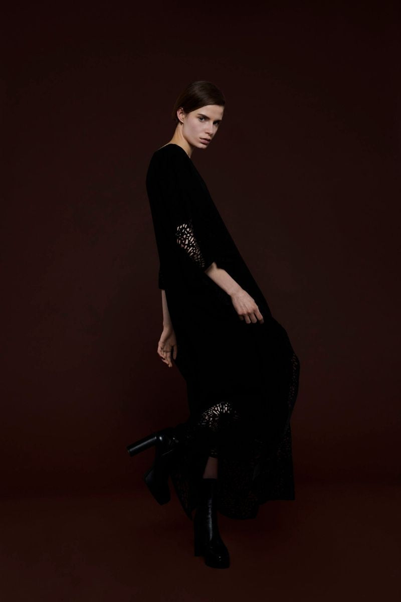 LASET-CUT KAFTAN IN BLACK