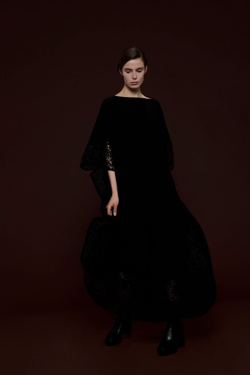 LASET-CUT KAFTAN IN BLACK
