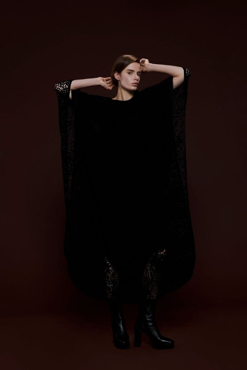 LASET-CUT KAFTAN IN BLACK