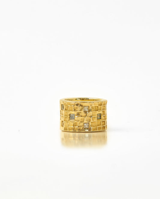Tay Gemset Chiselled Tube Ring