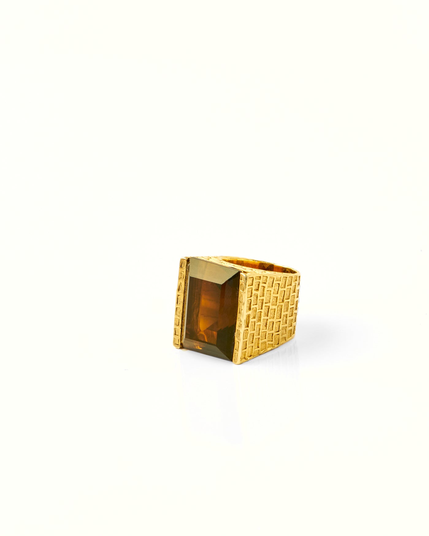 Tay Smokey Qtz. Set Chiselled Stephie Ring