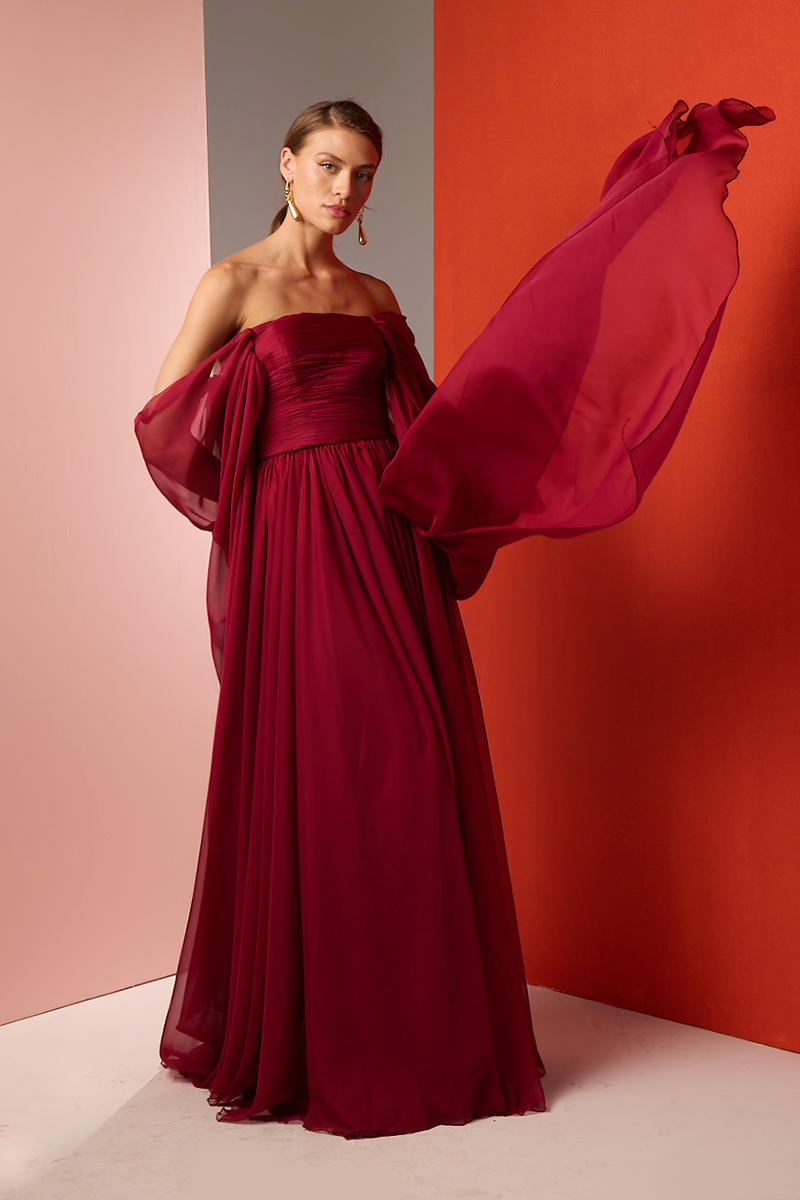 STRAPLESS GOWN IN RED