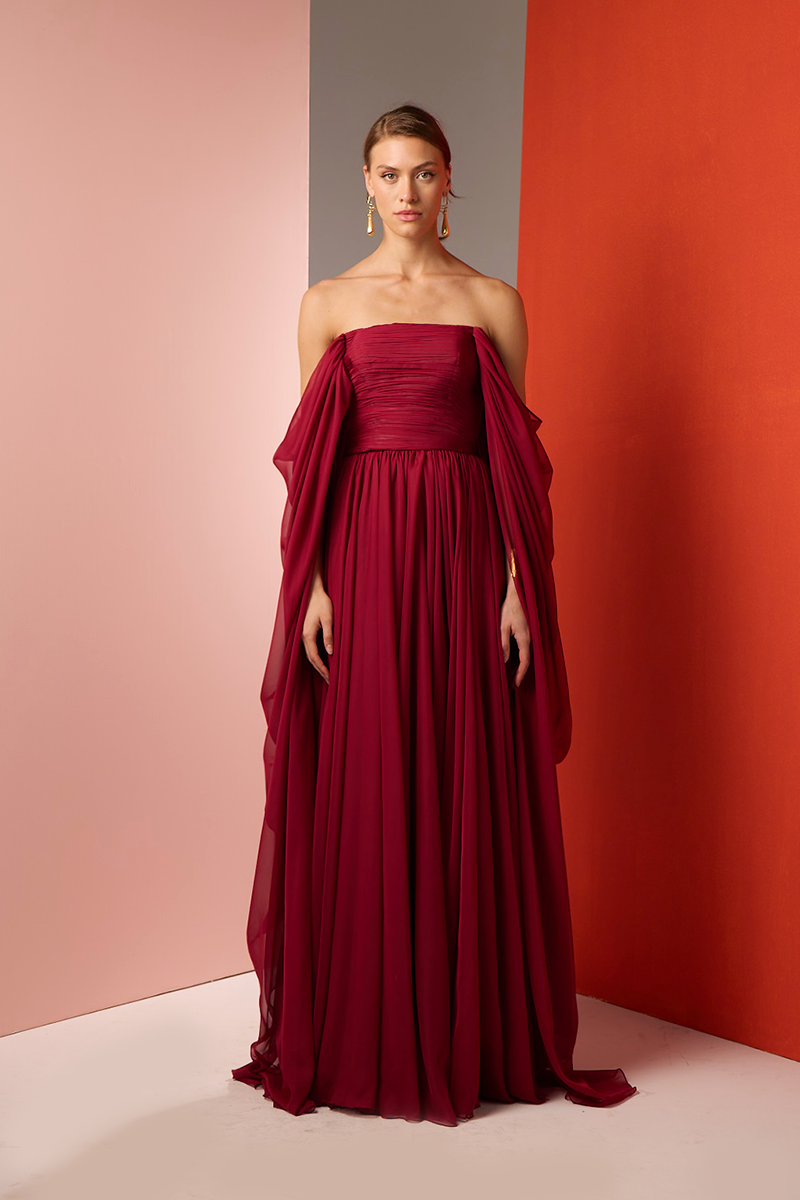 STRAPLESS GOWN IN RED