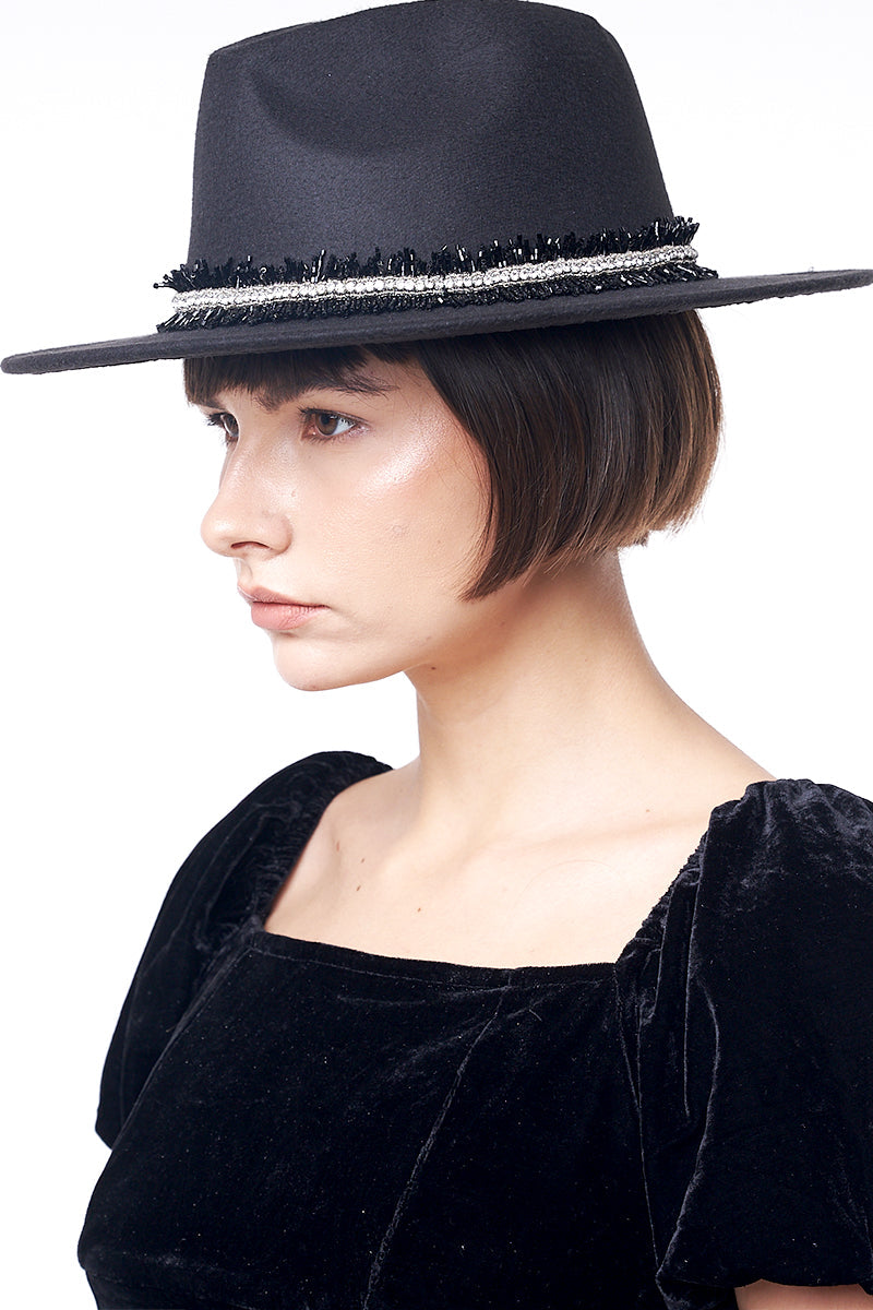BLACK FEATHER HAT