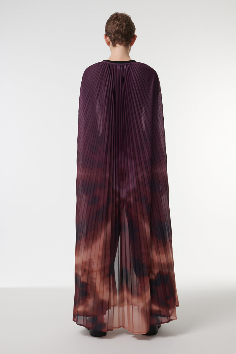 PRINTED PLEATED CAPE IN PURPLE