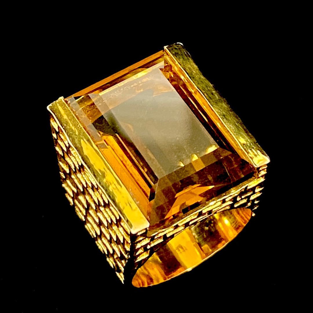 Tay Smokey Qtz. Set Chiselled Stephie Ring
