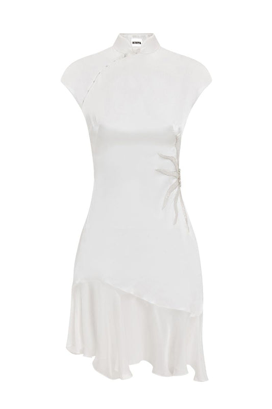 THE SUNDRESS IN WHITE